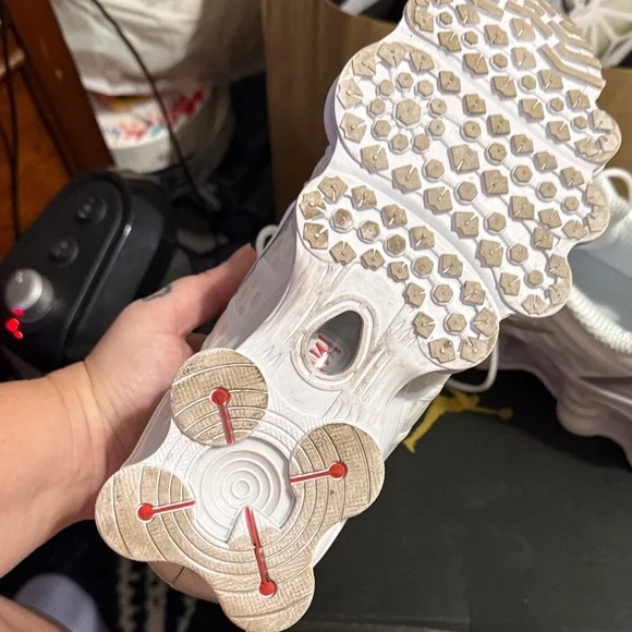 Nike Shox White and Gray Athletic Shoes - Picture 3 of 3